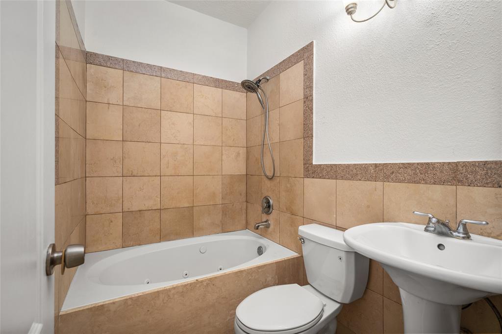 702 2 Cleo Street, Fresno, Texas 77545, 5 Bedrooms Bedrooms, 14 Rooms Rooms,3 BathroomsBathrooms,Single-family,For Sale,Cleo,63399646