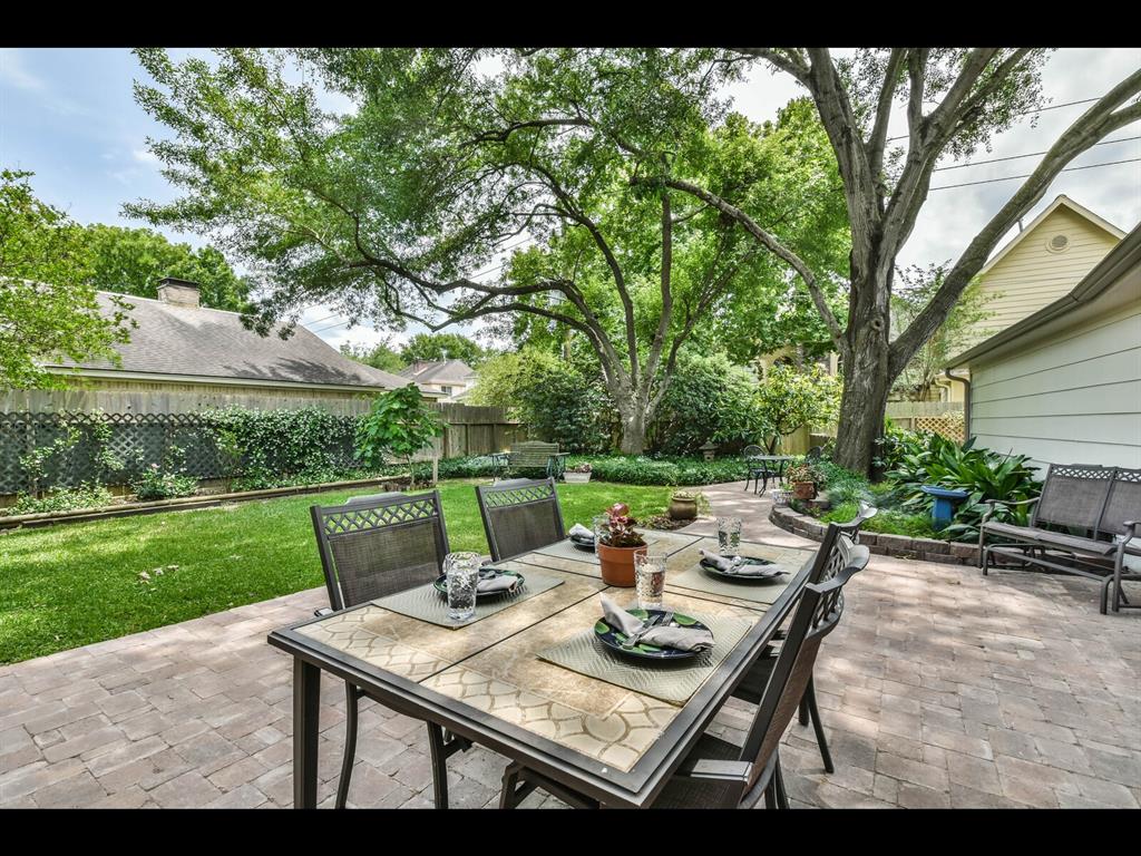 11423 2 Inwood Drive, Houston, Texas 77077, 4 Bedrooms Bedrooms, 9 Rooms Rooms,2 BathroomsBathrooms,Single-family,For Sale,Inwood,31636878