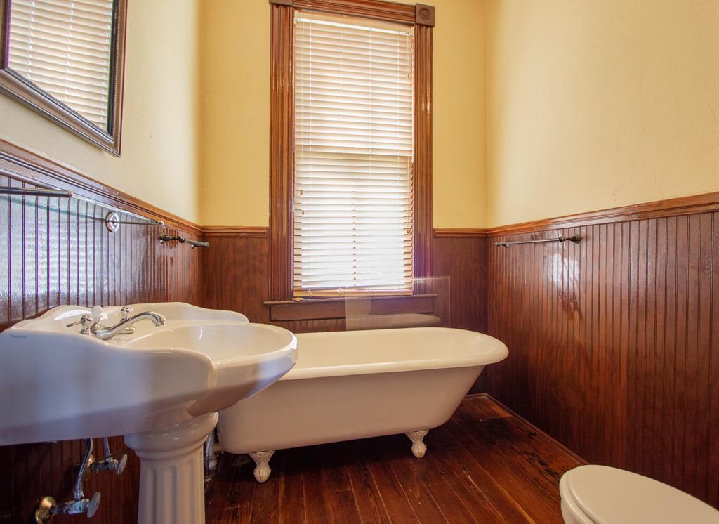 1505 2 Mechanic Street, Galveston, Texas 77550, 3 Bedrooms Bedrooms, 8 Rooms Rooms,3 BathroomsBathrooms,Single-family,For Sale,Mechanic,54993430