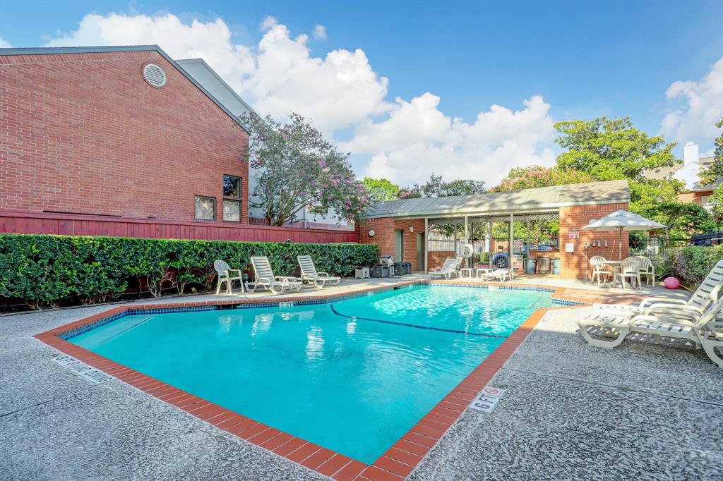 2644 2 Bering Drive, Houston, Texas 77057, 2 Bedrooms Bedrooms, 7 Rooms Rooms,2 BathroomsBathrooms,Townhouse/condo,For Sale,Bering,46379756