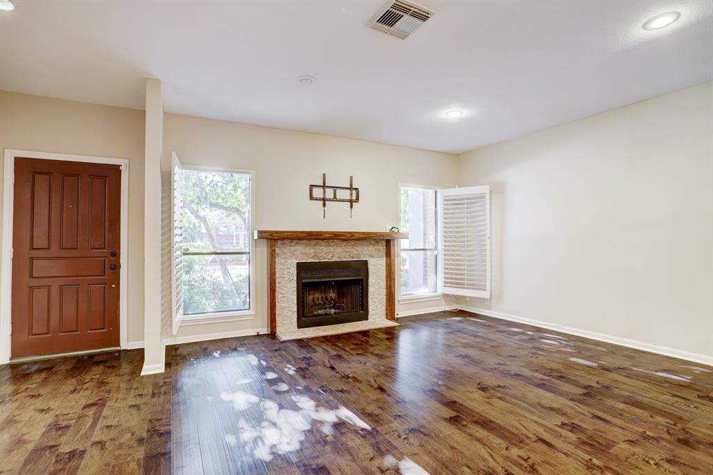 2644 2 Bering Drive, Houston, Texas 77057, 2 Bedrooms Bedrooms, 7 Rooms Rooms,2 BathroomsBathrooms,Townhouse/condo,For Sale,Bering,46379756