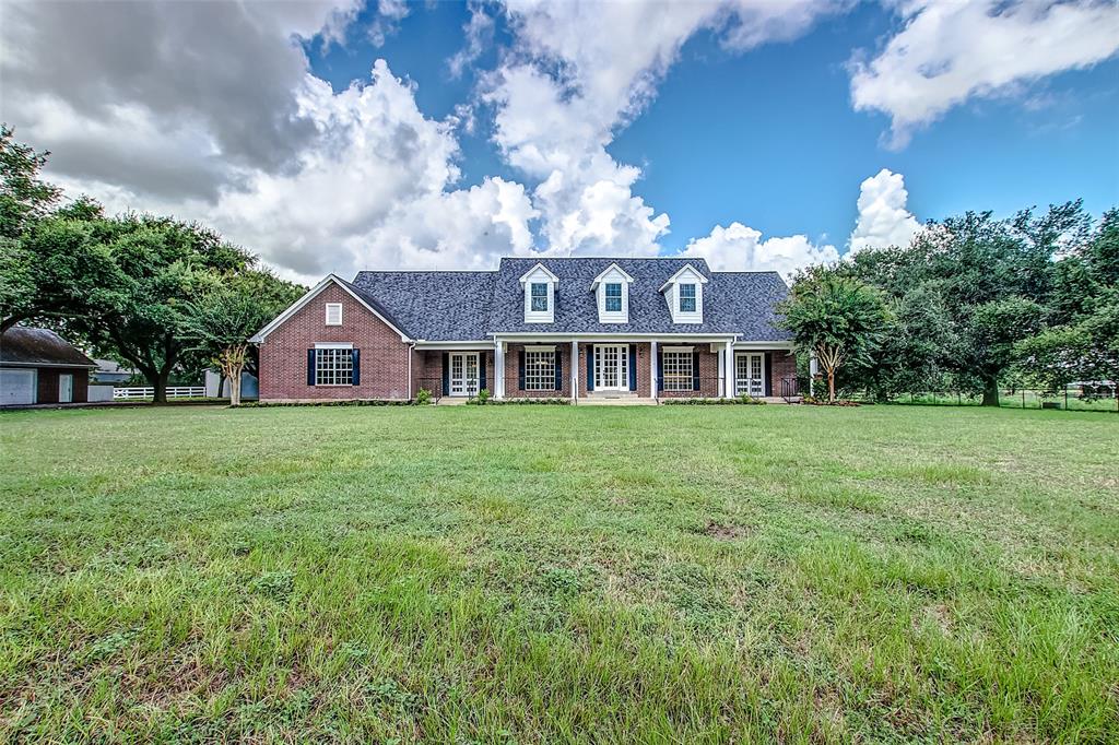 Sold 4421 Bowser Road, Fulshear, TX 77441 4 Beds / 4 Full Baths / 2 Half Baths 1,850,000