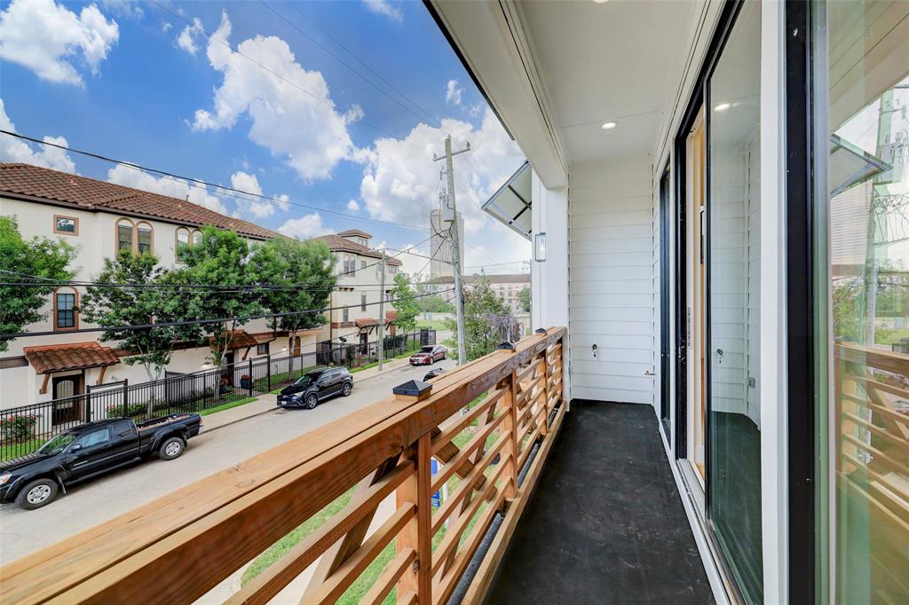 507 4 Leverkuhn Street, Houston, Texas 77007, 3 Bedrooms Bedrooms, 8 Rooms Rooms,3 BathroomsBathrooms,Single-family,For Sale,Leverkuhn,82295894