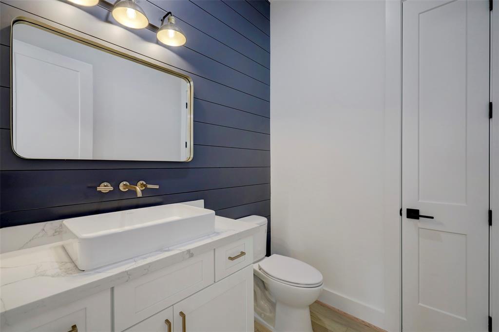 507 4 Leverkuhn Street, Houston, Texas 77007, 3 Bedrooms Bedrooms, 8 Rooms Rooms,3 BathroomsBathrooms,Single-family,For Sale,Leverkuhn,82295894
