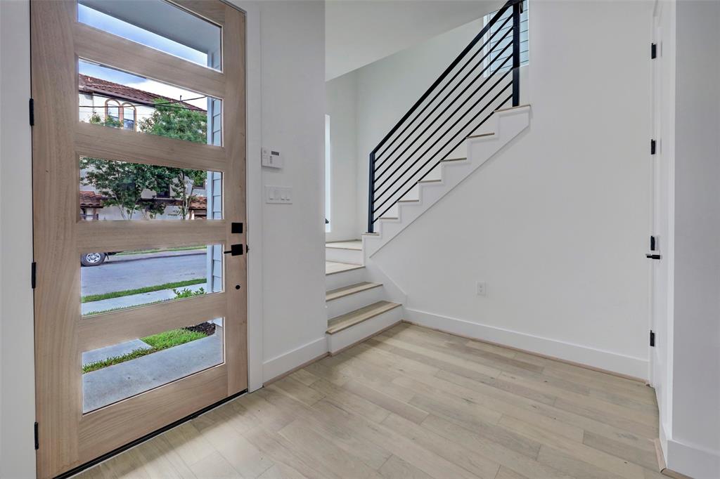 507 4 Leverkuhn Street, Houston, Texas 77007, 3 Bedrooms Bedrooms, 8 Rooms Rooms,3 BathroomsBathrooms,Single-family,For Sale,Leverkuhn,82295894