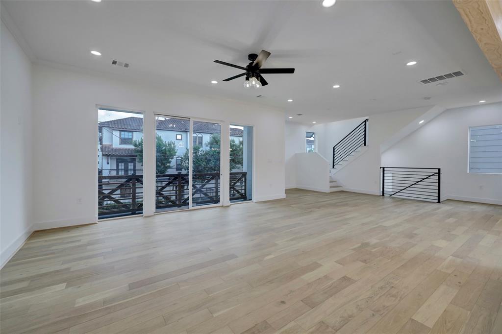 507 4 Leverkuhn Street, Houston, Texas 77007, 3 Bedrooms Bedrooms, 8 Rooms Rooms,3 BathroomsBathrooms,Single-family,For Sale,Leverkuhn,82295894