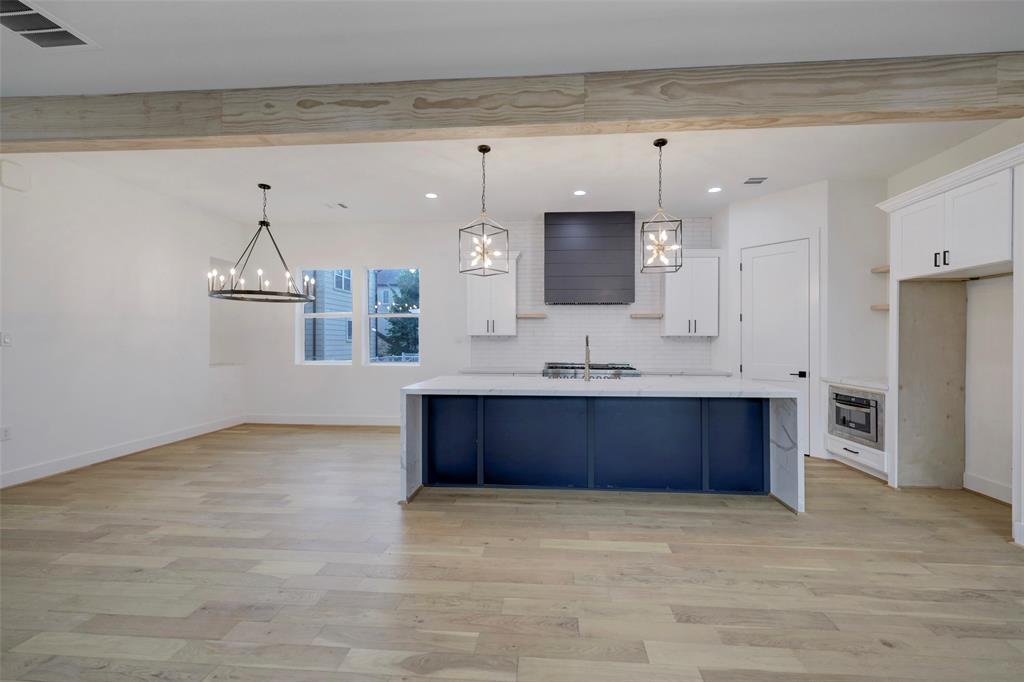 507 4 Leverkuhn Street, Houston, Texas 77007, 3 Bedrooms Bedrooms, 8 Rooms Rooms,3 BathroomsBathrooms,Single-family,For Sale,Leverkuhn,82295894