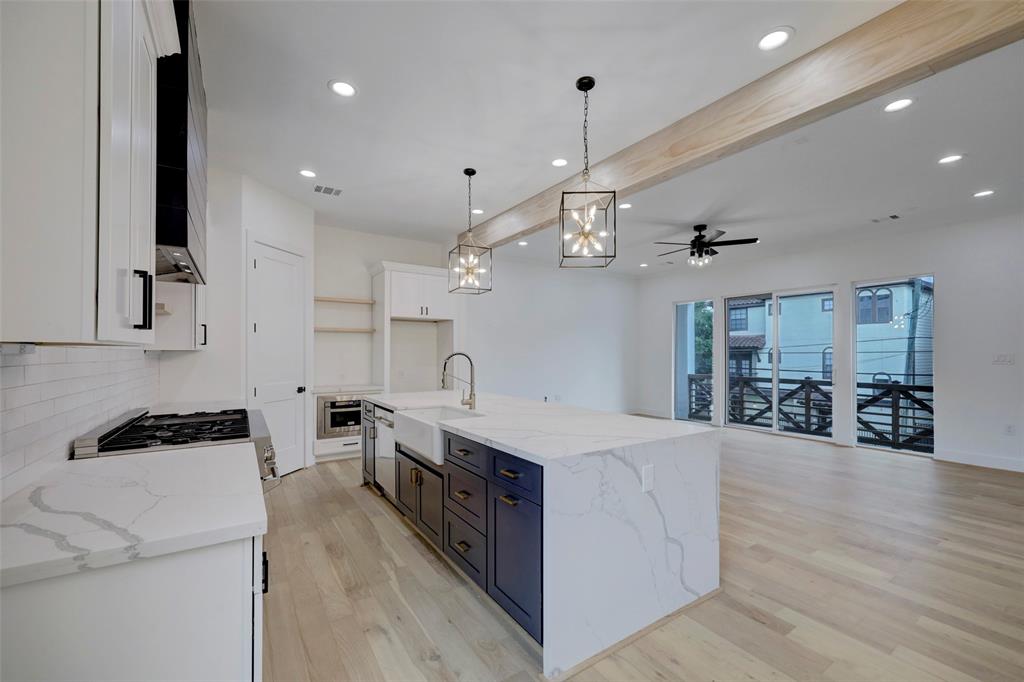 507 4 Leverkuhn Street, Houston, Texas 77007, 3 Bedrooms Bedrooms, 8 Rooms Rooms,3 BathroomsBathrooms,Single-family,For Sale,Leverkuhn,82295894