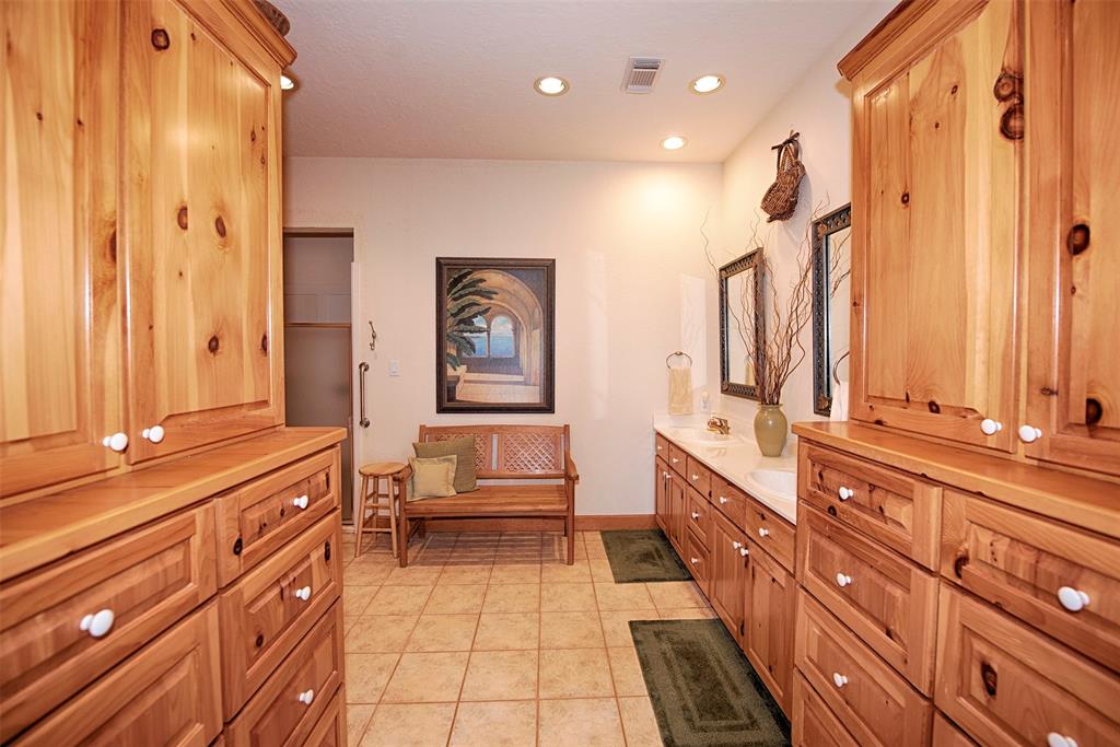 3631 2 Bayshore Drive, Bacliff, Texas 77518, 5 Bedrooms Bedrooms, 13 Rooms Rooms,4 BathroomsBathrooms,Single-family,For Sale,Bayshore,63074546