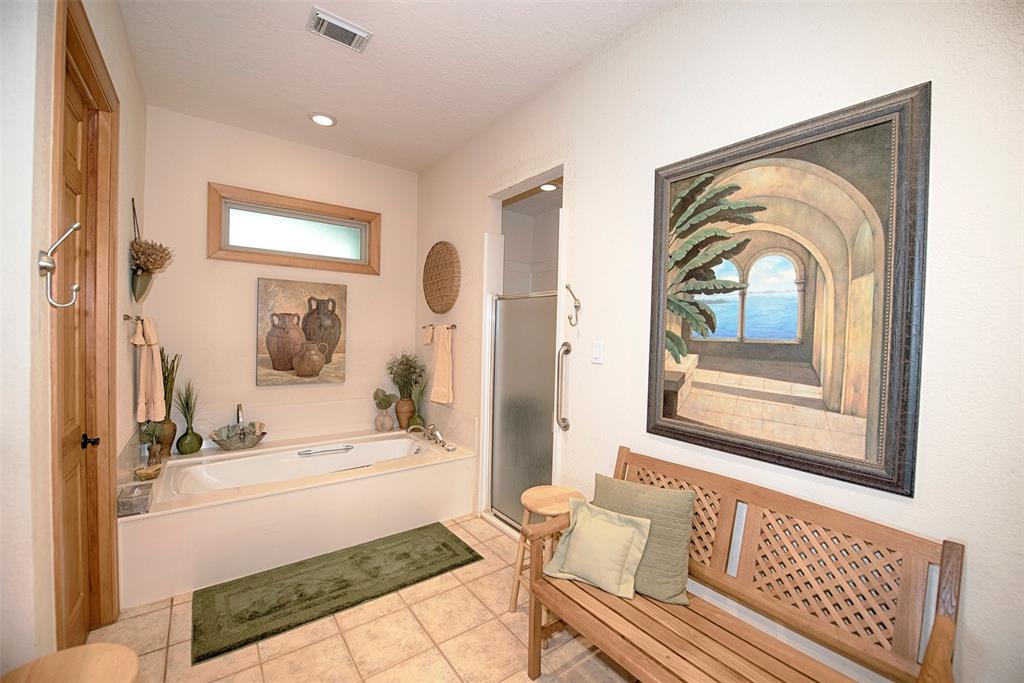 3631 2 Bayshore Drive, Bacliff, Texas 77518, 5 Bedrooms Bedrooms, 13 Rooms Rooms,4 BathroomsBathrooms,Single-family,For Sale,Bayshore,63074546