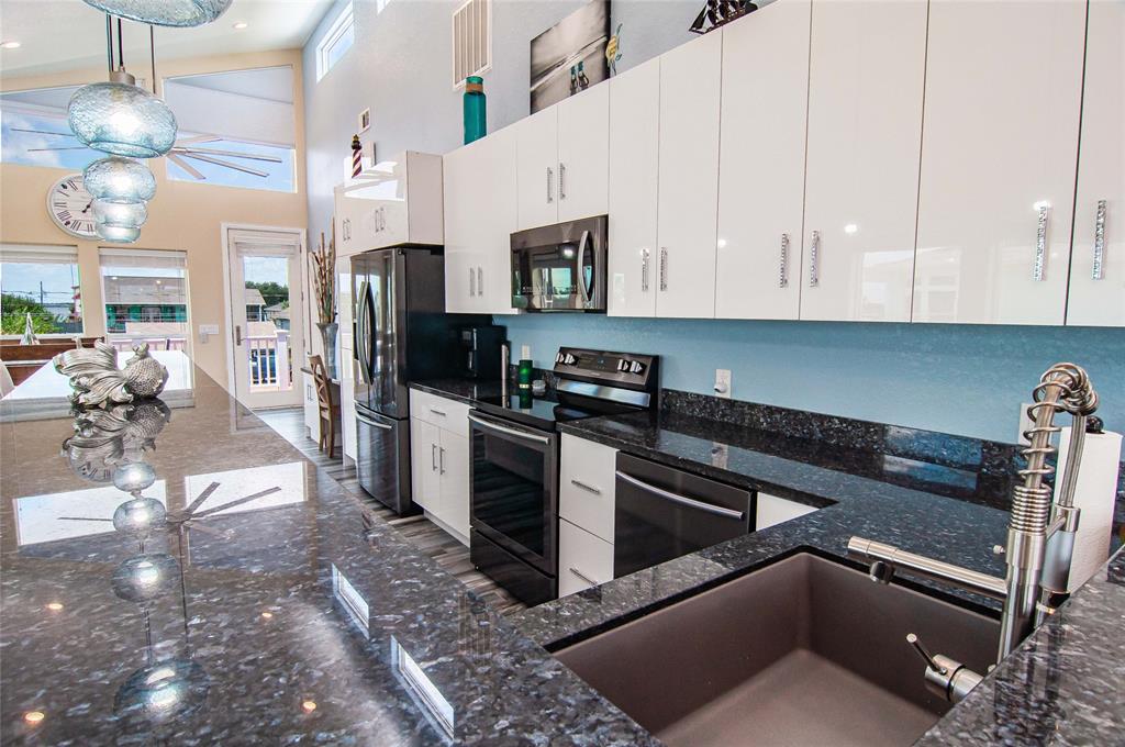1415 2 9th Street, San Leon, Texas 77539, 2 Bedrooms Bedrooms, 5 Rooms Rooms,2 BathroomsBathrooms,Single-family,For Sale,9th,87188029
