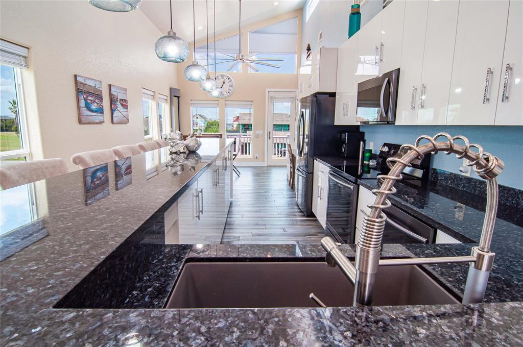 1415 2 9th Street, San Leon, Texas 77539, 2 Bedrooms Bedrooms, 5 Rooms Rooms,2 BathroomsBathrooms,Single-family,For Sale,9th,87188029