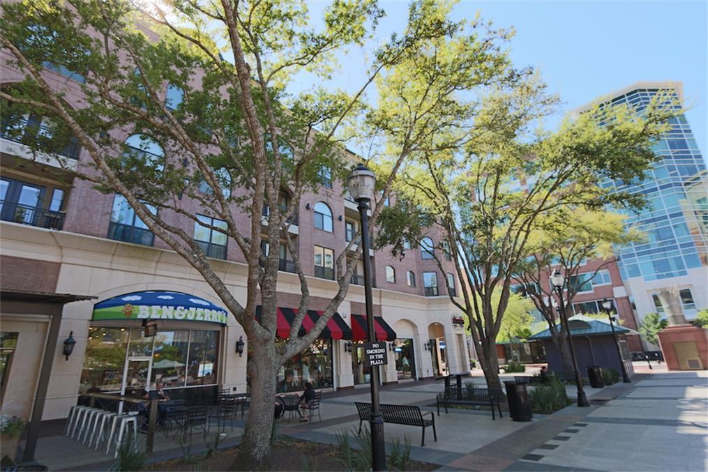 2299 Lone Star, Sugar Land, Texas 77479, 2 Bedrooms Bedrooms, 5 Rooms Rooms,2 BathroomsBathrooms,Mid/hi-rise Condo,For Sale,CITY PLAZA AT TOWN SQUARE,Lone Star,79951151