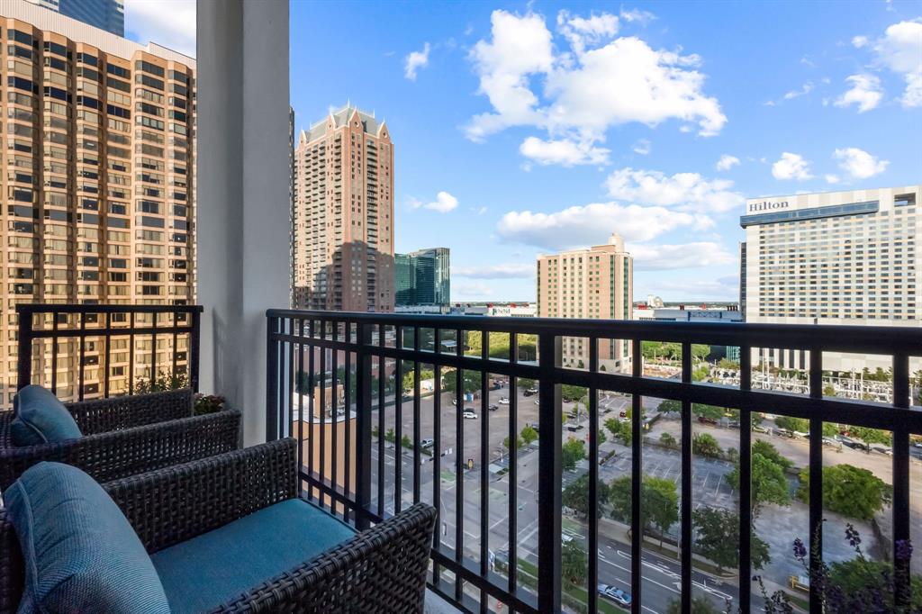 1211 Caroline Street, Houston, Texas 77002, 2 Bedrooms Bedrooms, 4 Rooms Rooms,2 BathroomsBathrooms,Mid/hi-rise Condo,For Sale,MARLOWE,Caroline,29849105