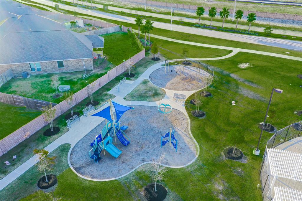 13329 2 Emerald Mallard Drive, Texas City, Texas 77568, 4 Bedrooms Bedrooms, 13 Rooms Rooms,3 BathroomsBathrooms,Single-family,For Sale,Emerald Mallard,85384268