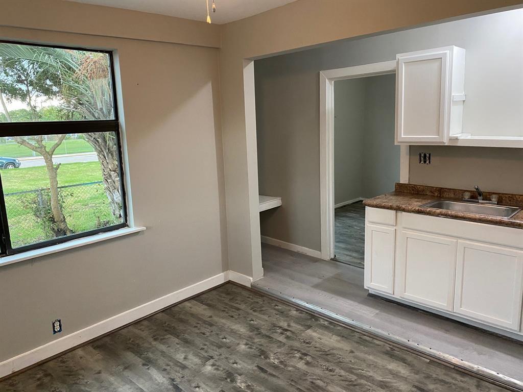 1321 1 35th Street, Galveston, Texas 77550, 1 Bedroom Bedrooms, ,1 BathroomBathrooms,Multi-family,For Sale,35th,53175604