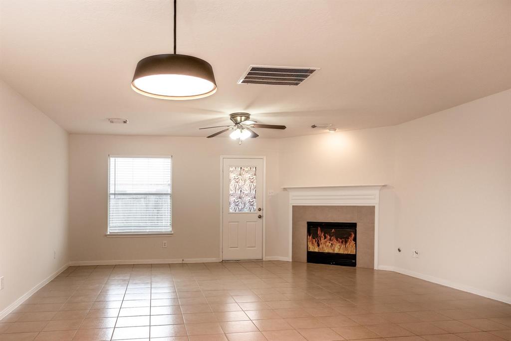 19214 2 Christine Crossing Drive, Richmond, Texas 77407, 4 Bedrooms Bedrooms, 4 Rooms Rooms,3 BathroomsBathrooms,Single-family,For Sale,Christine Crossing,76704778