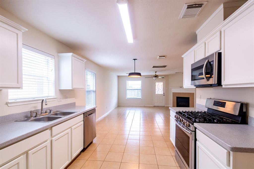 19214 2 Christine Crossing Drive, Richmond, Texas 77407, 4 Bedrooms Bedrooms, 4 Rooms Rooms,3 BathroomsBathrooms,Single-family,For Sale,Christine Crossing,76704778