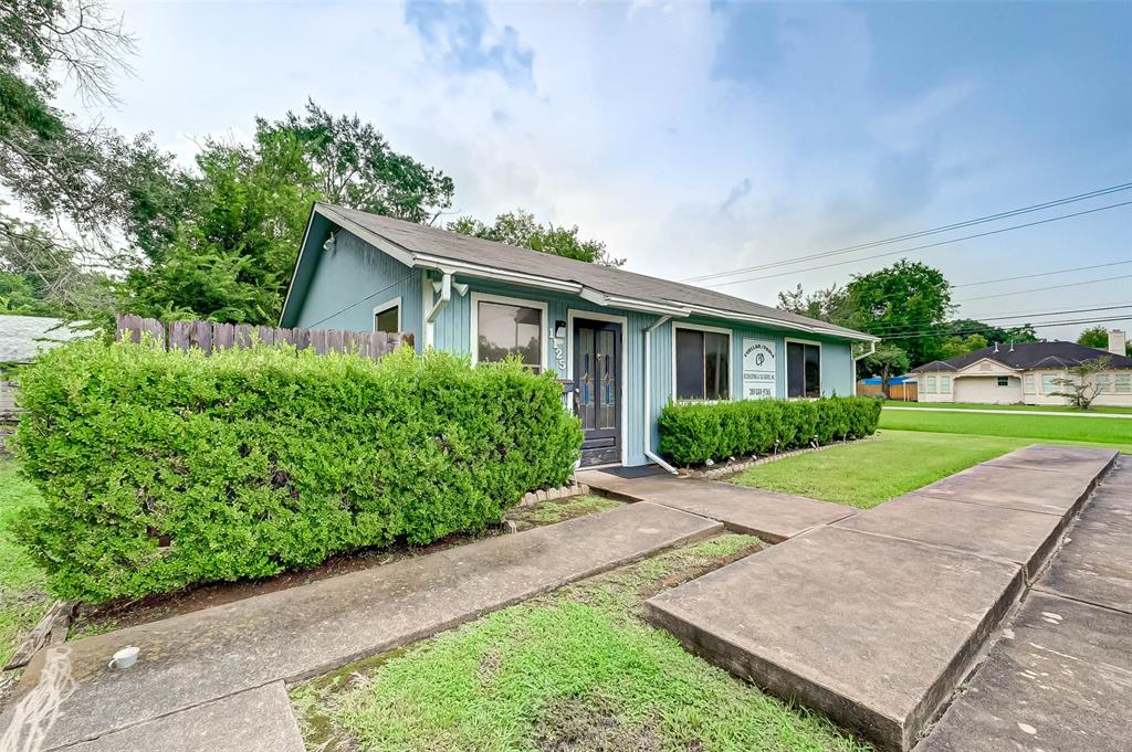 1125 1 8th Street, Rosenberg, Texas 77471, 3 Bedrooms Bedrooms, 4 Rooms Rooms,2 BathroomsBathrooms,Single-family,For Sale,8th,14733046