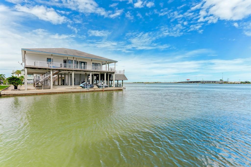 338 1 Admiral Circle, Tiki Island, Texas 77554, 3 Bedrooms Bedrooms, 7 Rooms Rooms,3 BathroomsBathrooms,Single-family,For Sale,Admiral,3420094