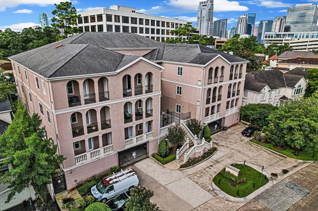 58 Briar Hollow Lane, Houston, Texas 77027, 2 Bedrooms Bedrooms, 5 Rooms Rooms,2 BathroomsBathrooms,Mid/hi-rise Condo,For Sale,CHATEAU BRIAR HOLLOW,Briar Hollow,31514278