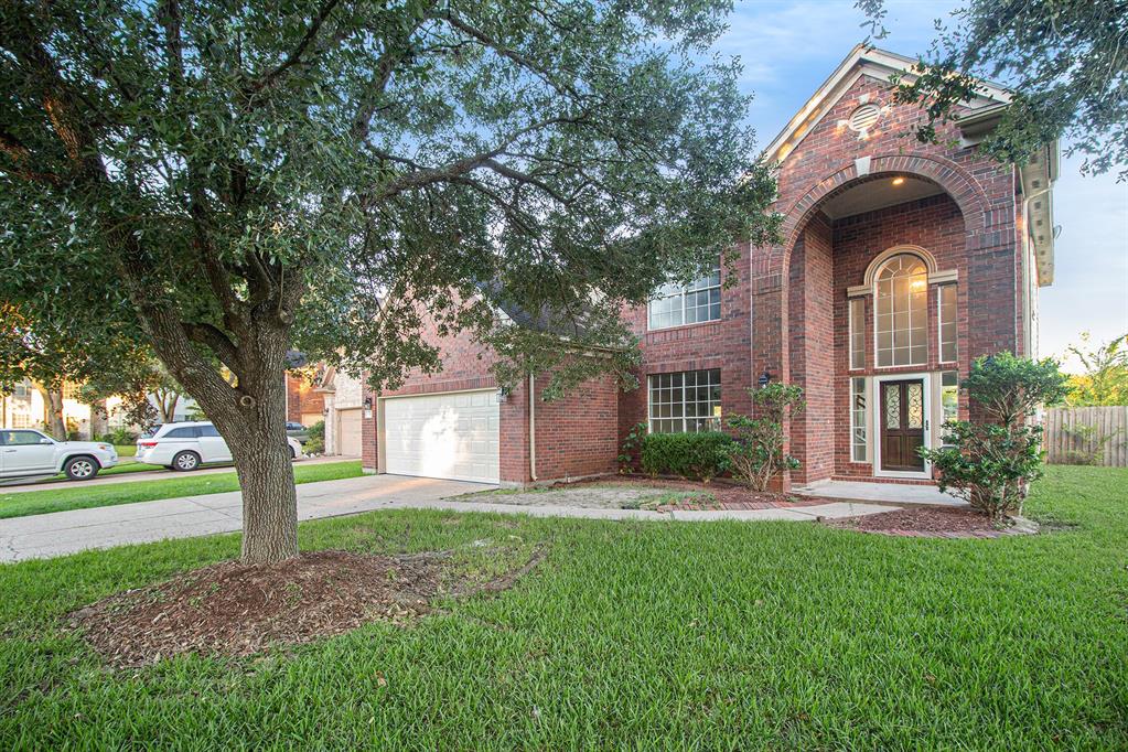 15747 2 Brookwood Lake Place, Sugar Land, Texas 77498, 3 Bedrooms Bedrooms, 3 Rooms Rooms,2 BathroomsBathrooms,Single-family,For Sale,Brookwood Lake,49583750