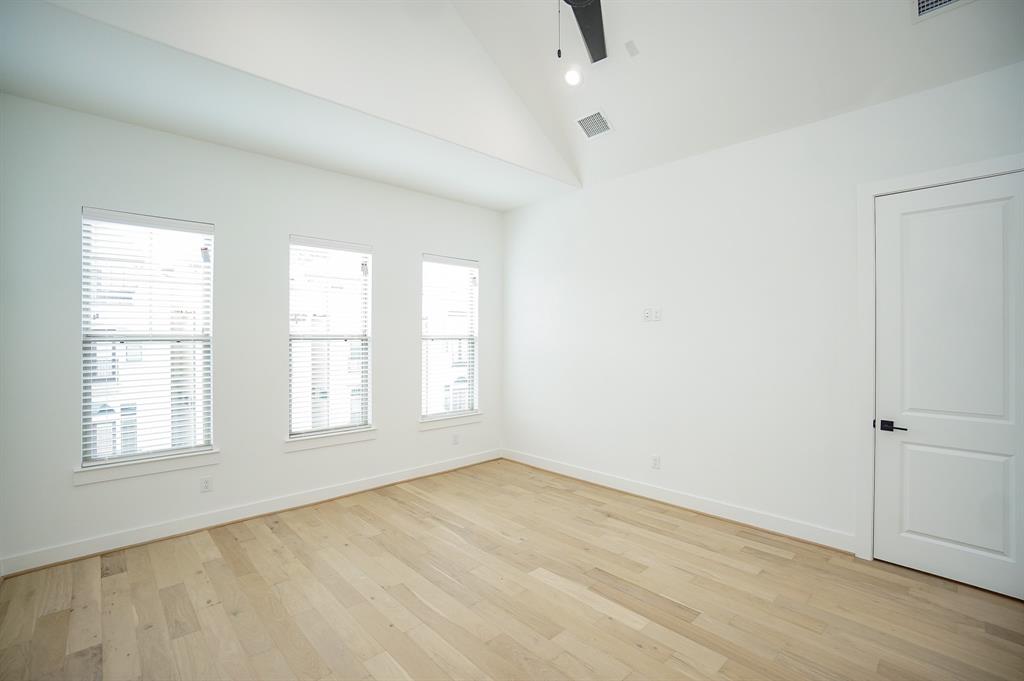 2411 3 Bevis Street, Houston, Texas 77008, 3 Bedrooms Bedrooms, 3 Rooms Rooms,3 BathroomsBathrooms,Single-family,For Sale,Bevis,72762851