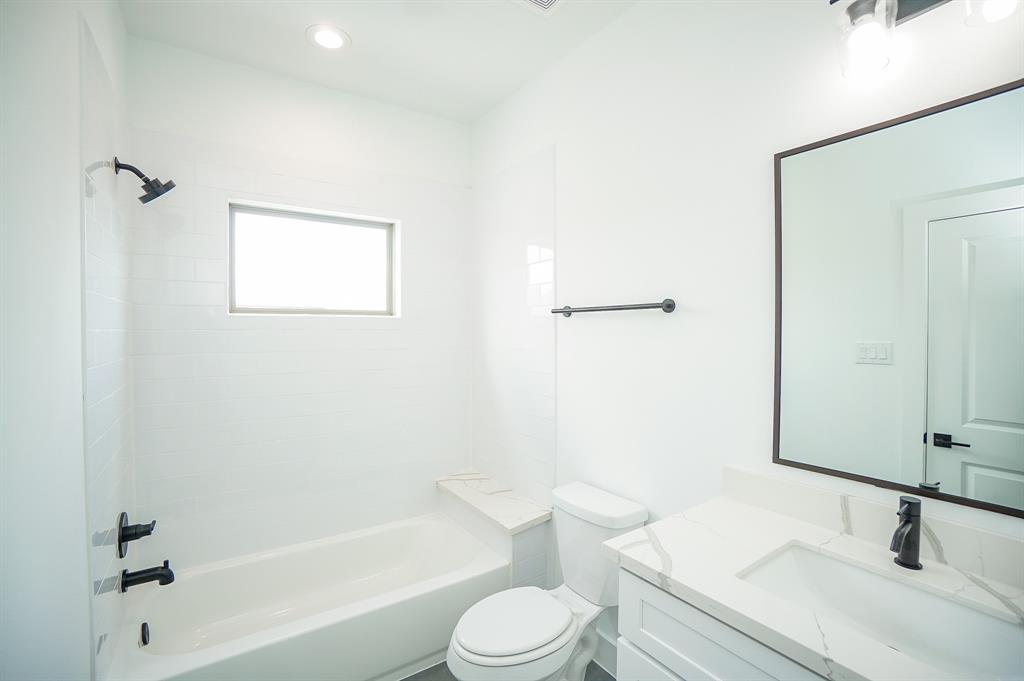 2411 3 Bevis Street, Houston, Texas 77008, 3 Bedrooms Bedrooms, 3 Rooms Rooms,3 BathroomsBathrooms,Single-family,For Sale,Bevis,72762851