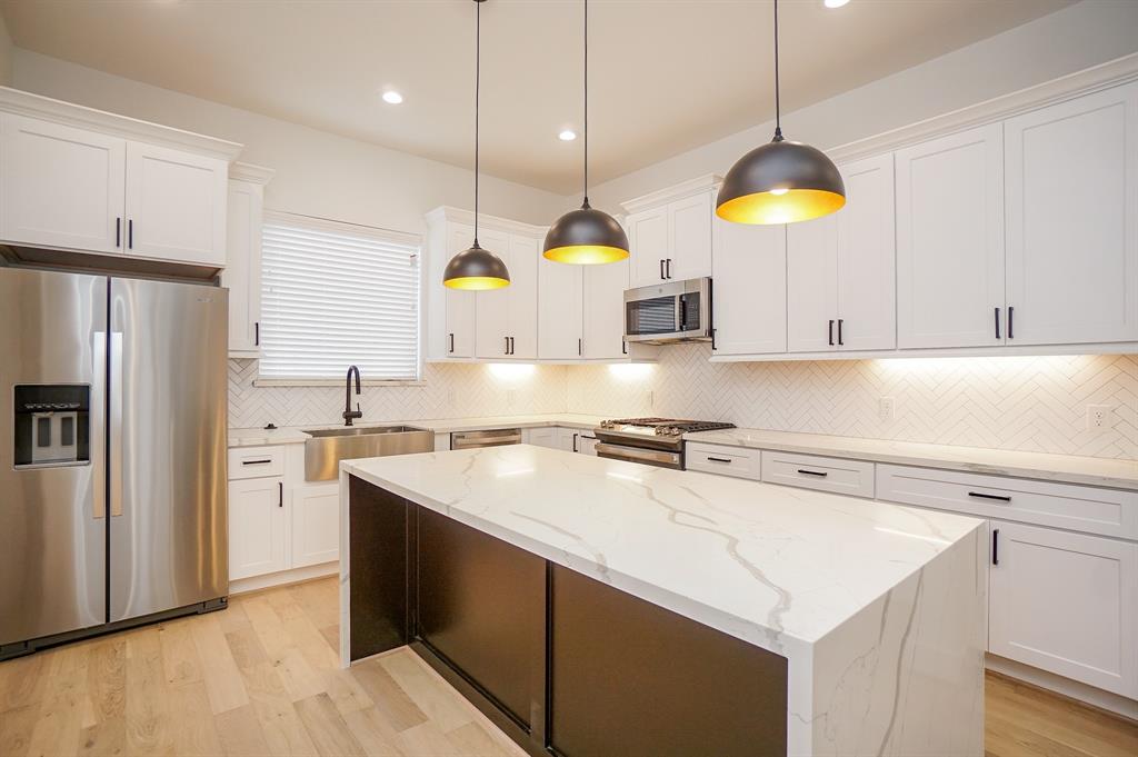 2411 3 Bevis Street, Houston, Texas 77008, 3 Bedrooms Bedrooms, 3 Rooms Rooms,3 BathroomsBathrooms,Single-family,For Sale,Bevis,72762851