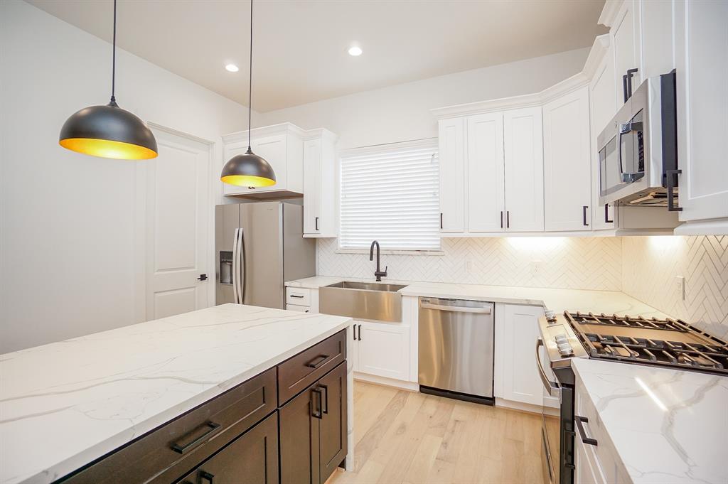 2411 3 Bevis Street, Houston, Texas 77008, 3 Bedrooms Bedrooms, 3 Rooms Rooms,3 BathroomsBathrooms,Single-family,For Sale,Bevis,72762851