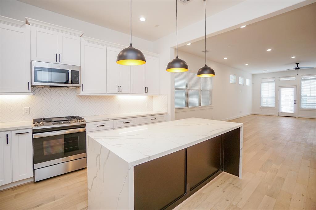 2411 3 Bevis Street, Houston, Texas 77008, 3 Bedrooms Bedrooms, 3 Rooms Rooms,3 BathroomsBathrooms,Single-family,For Sale,Bevis,72762851