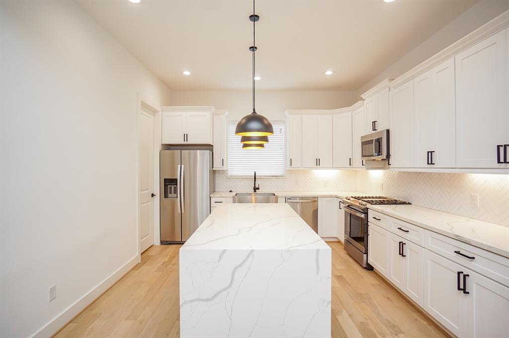 2411 3 Bevis Street, Houston, Texas 77008, 3 Bedrooms Bedrooms, 3 Rooms Rooms,3 BathroomsBathrooms,Single-family,For Sale,Bevis,72762851