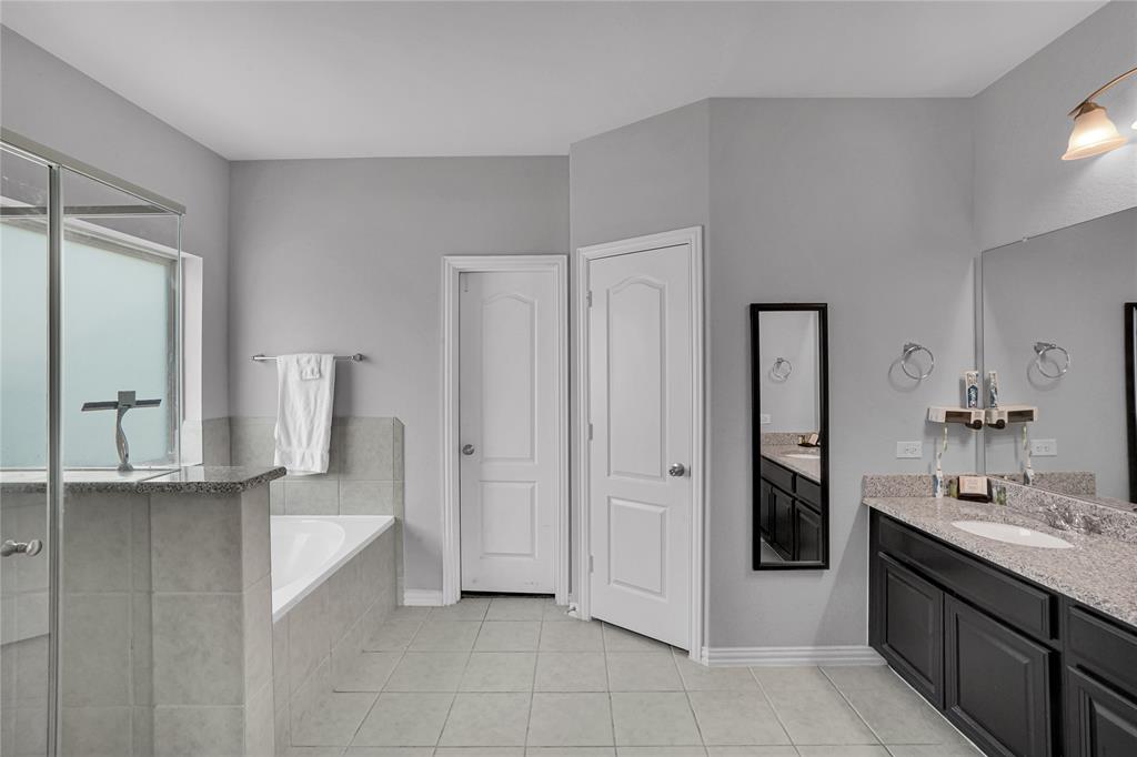 13310 2 Bardwall Lake Court, Houston, Texas 77044, 4 Bedrooms Bedrooms, 7 Rooms Rooms,2 BathroomsBathrooms,Single-family,For Sale,Bardwall Lake,68944414
