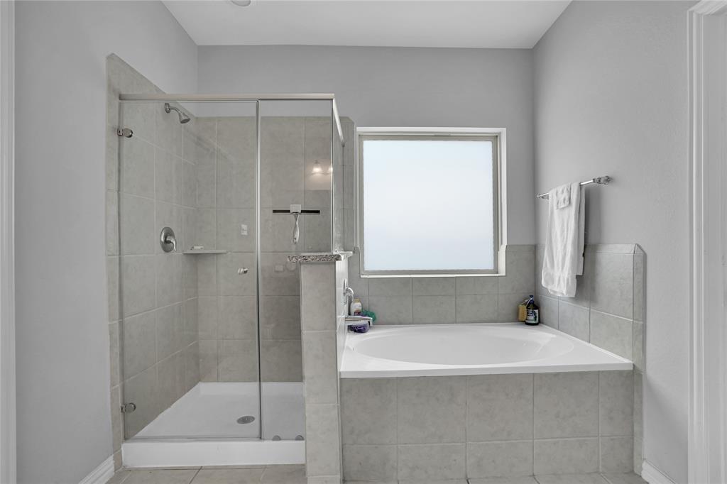 13310 2 Bardwall Lake Court, Houston, Texas 77044, 4 Bedrooms Bedrooms, 7 Rooms Rooms,2 BathroomsBathrooms,Single-family,For Sale,Bardwall Lake,68944414