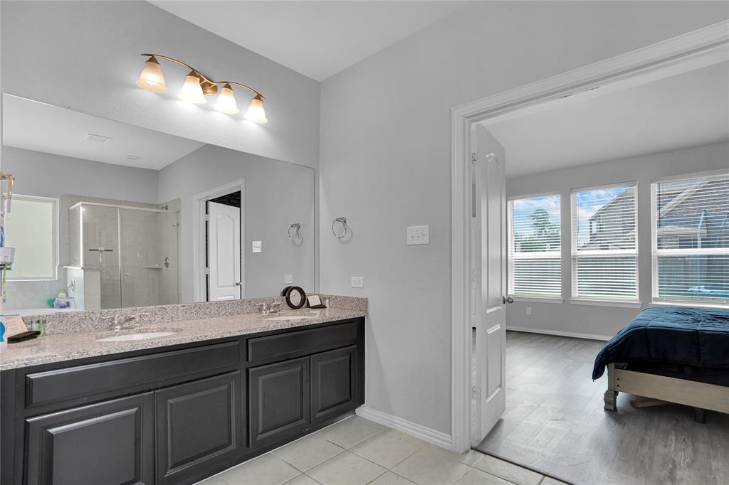 13310 2 Bardwall Lake Court, Houston, Texas 77044, 4 Bedrooms Bedrooms, 7 Rooms Rooms,2 BathroomsBathrooms,Single-family,For Sale,Bardwall Lake,68944414