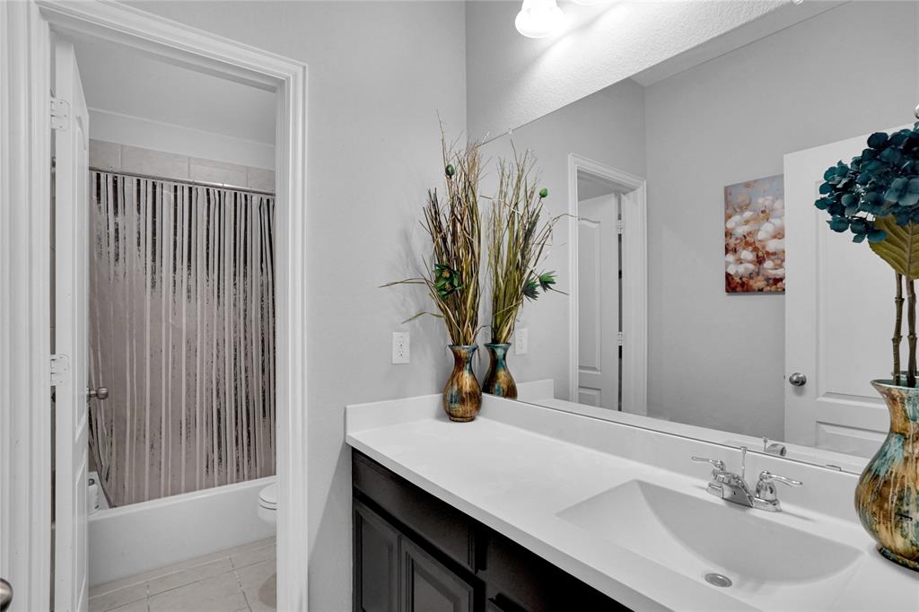 13310 2 Bardwall Lake Court, Houston, Texas 77044, 4 Bedrooms Bedrooms, 7 Rooms Rooms,2 BathroomsBathrooms,Single-family,For Sale,Bardwall Lake,68944414