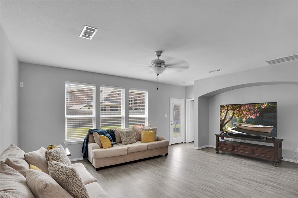 13310 2 Bardwall Lake Court, Houston, Texas 77044, 4 Bedrooms Bedrooms, 7 Rooms Rooms,2 BathroomsBathrooms,Single-family,For Sale,Bardwall Lake,68944414