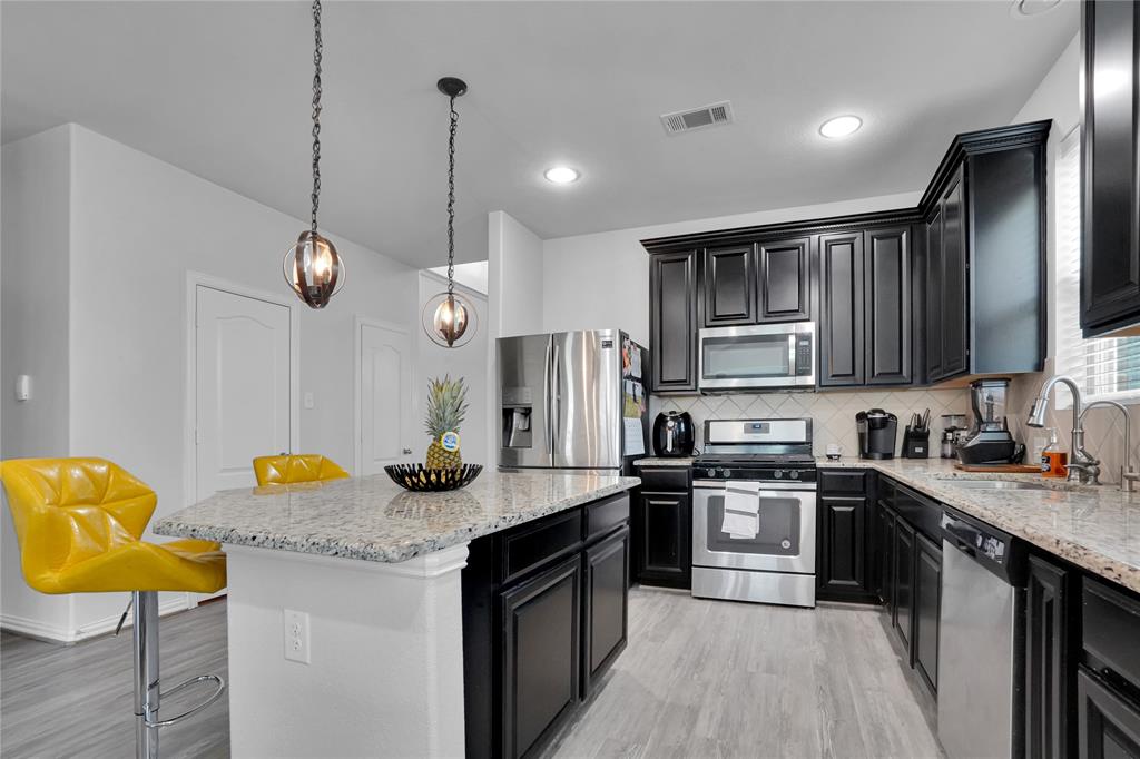 13310 2 Bardwall Lake Court, Houston, Texas 77044, 4 Bedrooms Bedrooms, 7 Rooms Rooms,2 BathroomsBathrooms,Single-family,For Sale,Bardwall Lake,68944414