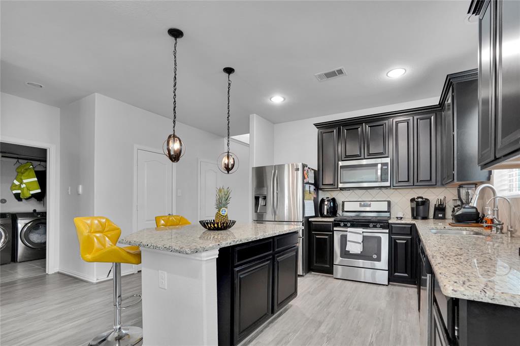 13310 2 Bardwall Lake Court, Houston, Texas 77044, 4 Bedrooms Bedrooms, 7 Rooms Rooms,2 BathroomsBathrooms,Single-family,For Sale,Bardwall Lake,68944414
