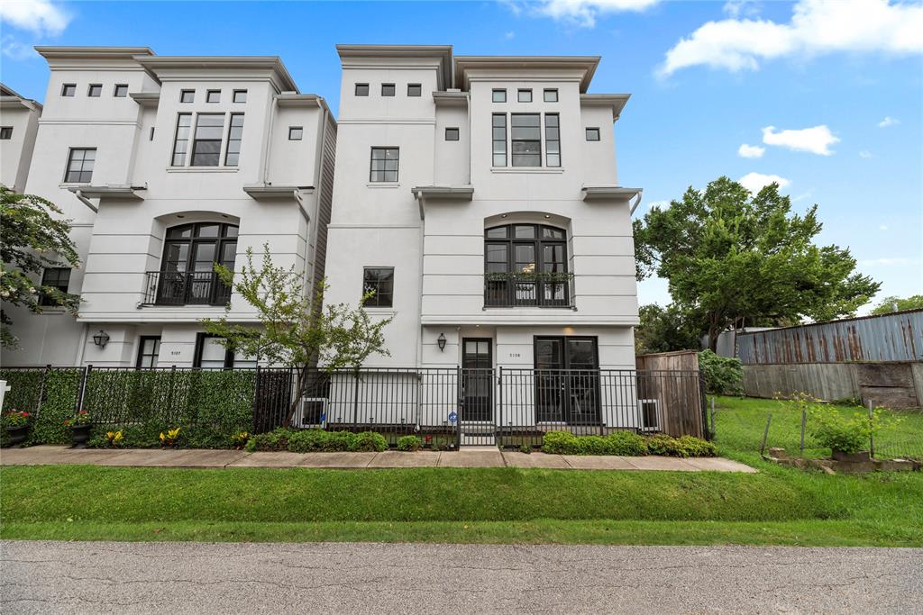 5109 3 Blossom Street, Houston, Texas 77007, 3 Bedrooms Bedrooms, 6 Rooms Rooms,3 BathroomsBathrooms,Single-family,For Sale,Blossom,48018043