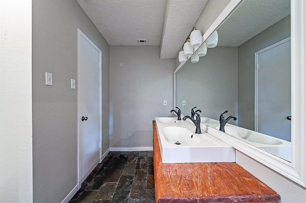 5222 2 Woodville Lane, Spring, Texas 77379, 5 Bedrooms Bedrooms, 5 Rooms Rooms,2 BathroomsBathrooms,Single-family,For Sale,Woodville,78951491