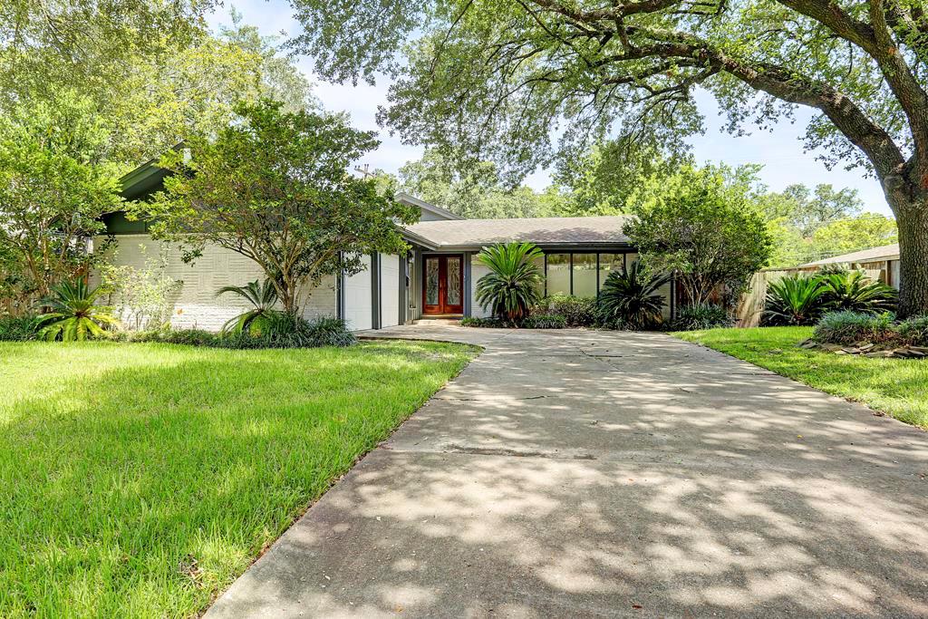 7706 1 Valley View Lane, Houston, Texas 77074, 3 Bedrooms Bedrooms, 10 Rooms Rooms,2 BathroomsBathrooms,Single-family,For Sale,Valley View,57887272