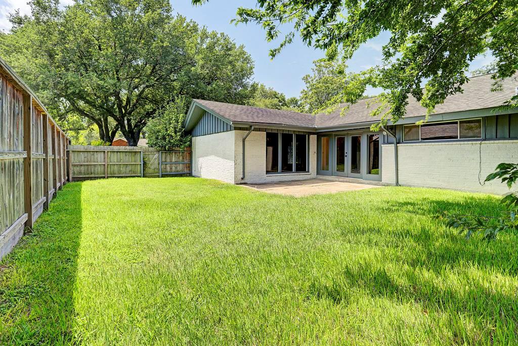 7706 1 Valley View Lane, Houston, Texas 77074, 3 Bedrooms Bedrooms, 10 Rooms Rooms,2 BathroomsBathrooms,Single-family,For Sale,Valley View,57887272