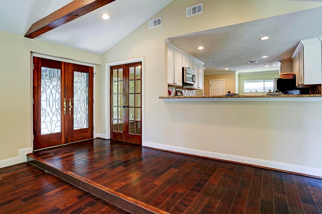 7706 1 Valley View Lane, Houston, Texas 77074, 3 Bedrooms Bedrooms, 10 Rooms Rooms,2 BathroomsBathrooms,Single-family,For Sale,Valley View,57887272