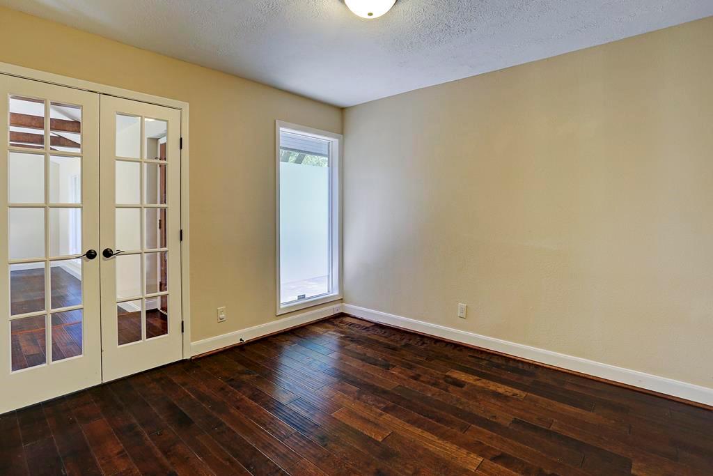 7706 1 Valley View Lane, Houston, Texas 77074, 3 Bedrooms Bedrooms, 10 Rooms Rooms,2 BathroomsBathrooms,Single-family,For Sale,Valley View,57887272