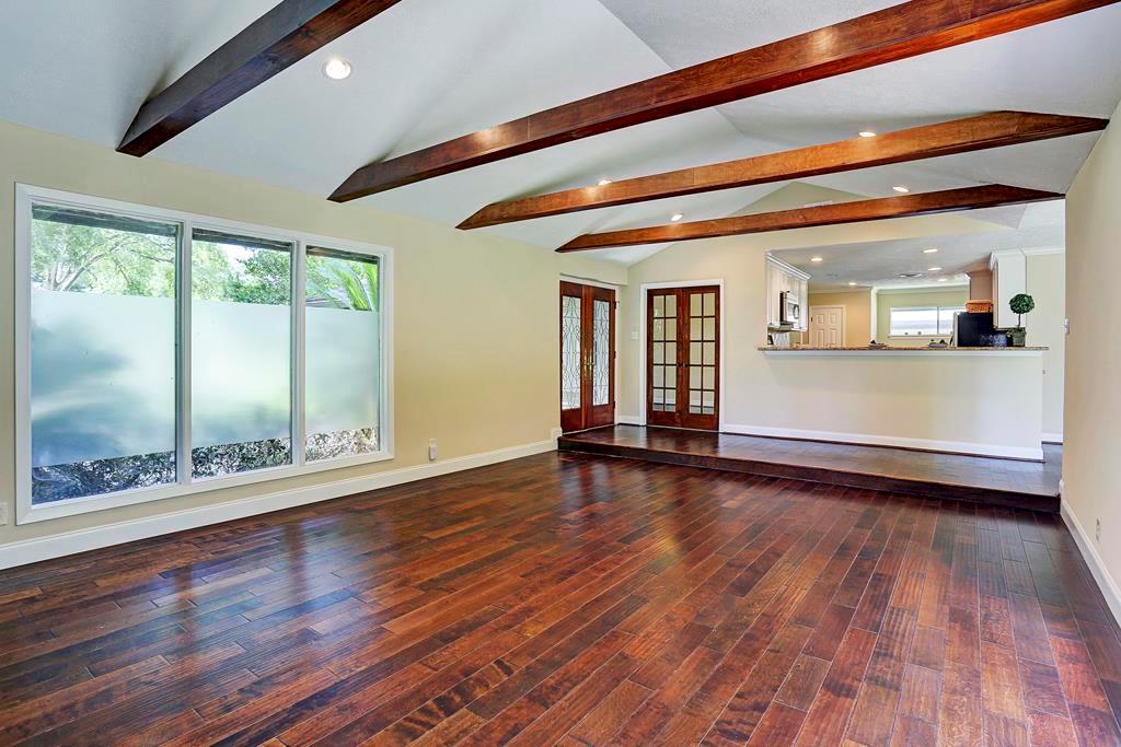 7706 1 Valley View Lane, Houston, Texas 77074, 3 Bedrooms Bedrooms, 10 Rooms Rooms,2 BathroomsBathrooms,Single-family,For Sale,Valley View,57887272