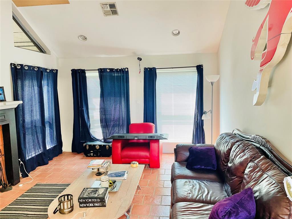 712 2 Algregg Street, Houston, Texas 77008, 2 Bedrooms Bedrooms, 4 Rooms Rooms,2 BathroomsBathrooms,Single-family,For Sale,Algregg,81864949