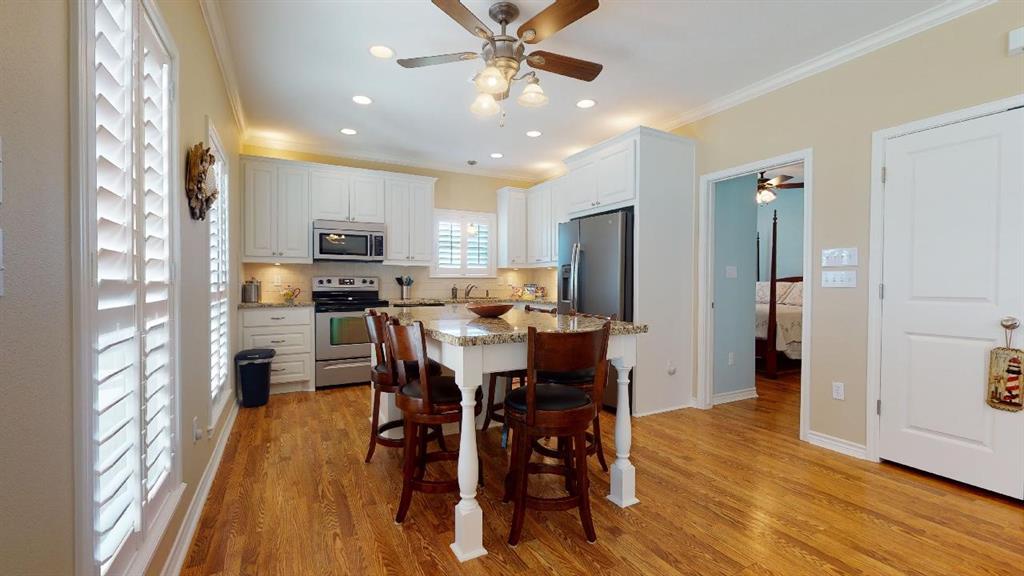 940 1 Palmview, Crystal Beach, Texas 77650, 2 Bedrooms Bedrooms, 2 Rooms Rooms,2 BathroomsBathrooms,Single-family,For Sale,Palmview,69855256