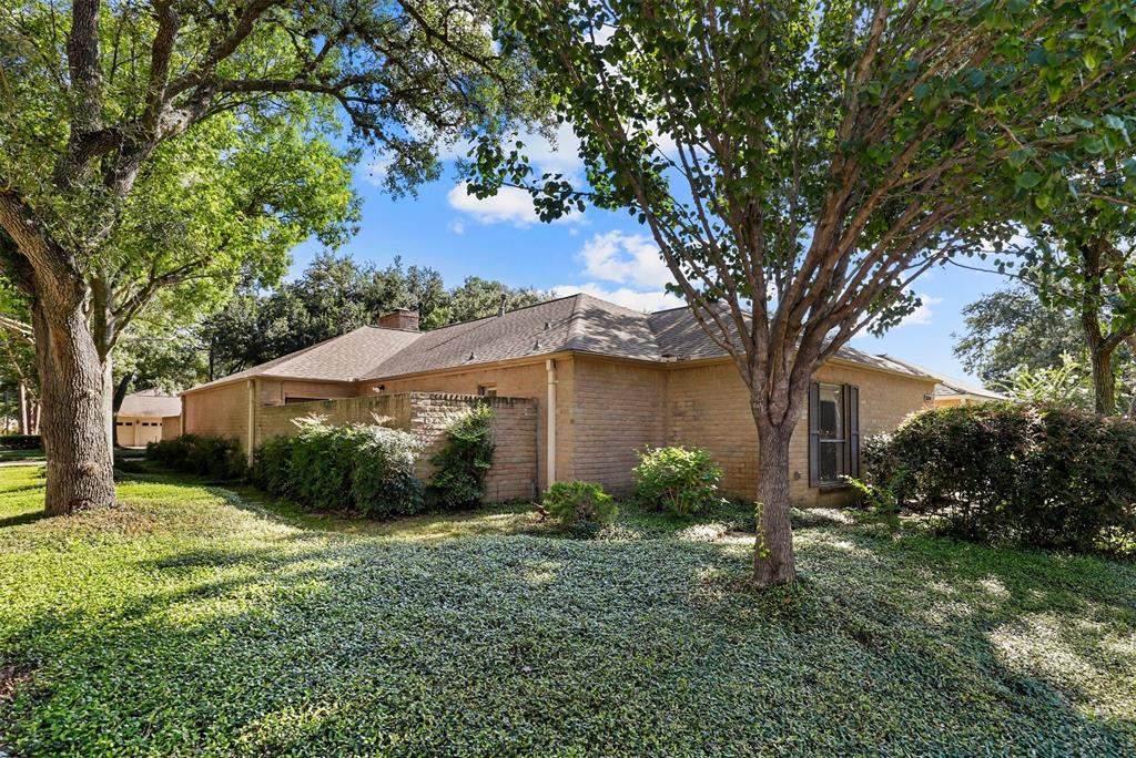 15714 1 Barkers Landing Road, Houston, Texas 77079, 3 Bedrooms Bedrooms, 10 Rooms Rooms,2 BathroomsBathrooms,Single-family,For Sale,Barkers Landing,10133863