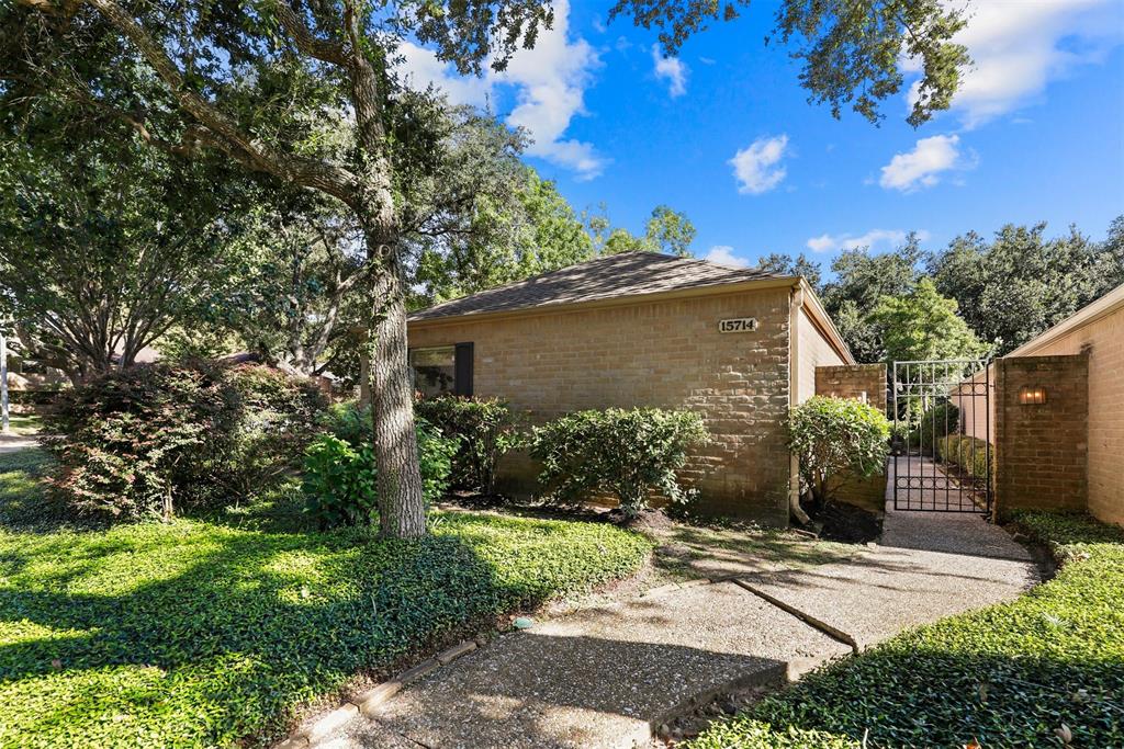 15714 1 Barkers Landing Road, Houston, Texas 77079, 3 Bedrooms Bedrooms, 10 Rooms Rooms,2 BathroomsBathrooms,Single-family,For Sale,Barkers Landing,10133863